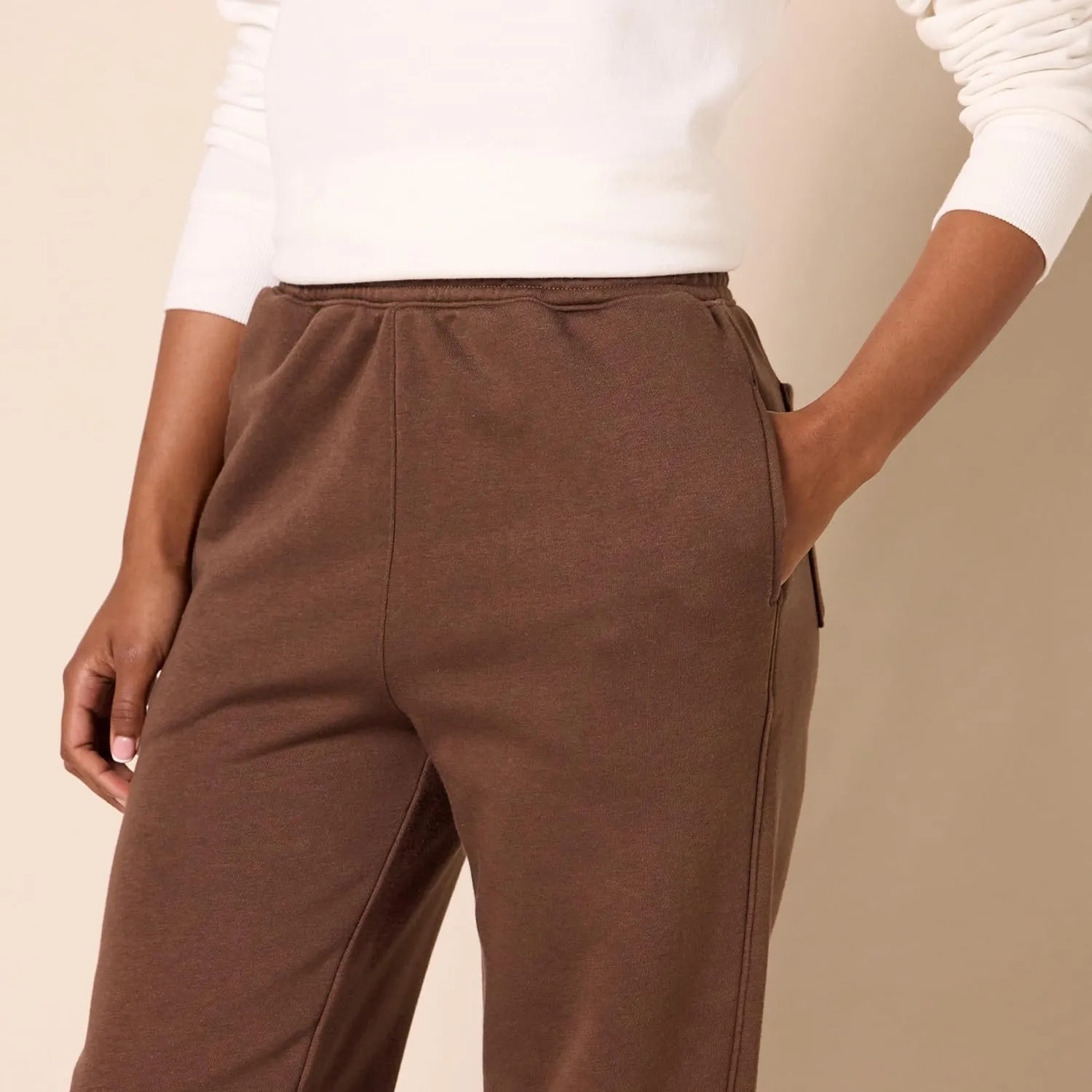 Amazon Essentials Women's Relaxed Jogger (Available in Plus Size)